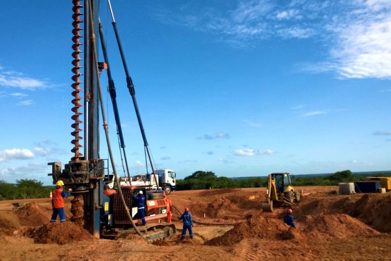 MMelhoramento de solo com tecnologia Deep Soil Mix Fundo de tela de estaca melhoramento de solo com tecnologia Deep Soil Mix.